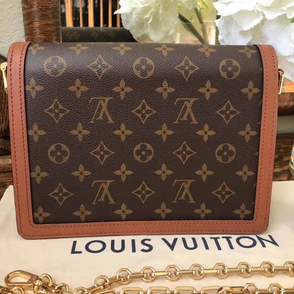 Louis Vuitton Dauphine Runway Cruise 19 - Picture 3 of 8